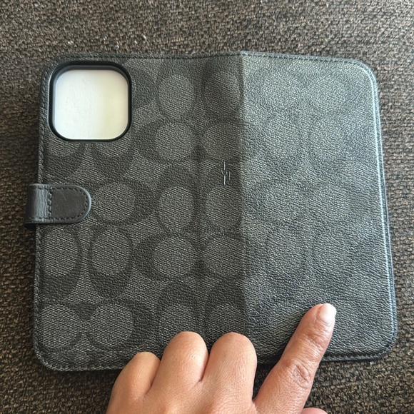 iPhone 15 Max Pro Coach bifold case/Wallet - Picture 5 of 6